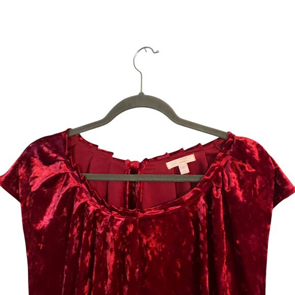 Lauren Conrad Red Velvet Cap Sleeve Top Blouse M Tie Back Pleated Detail Goth - Picture 2 of 8